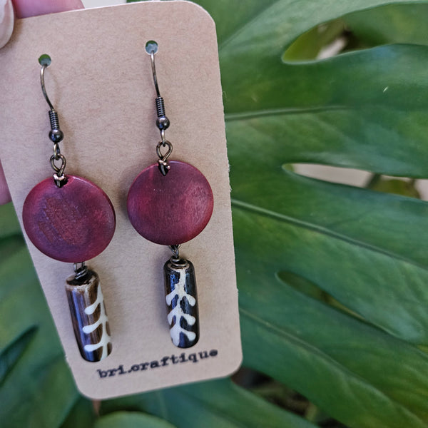 Nyekundu Dangle Earrings