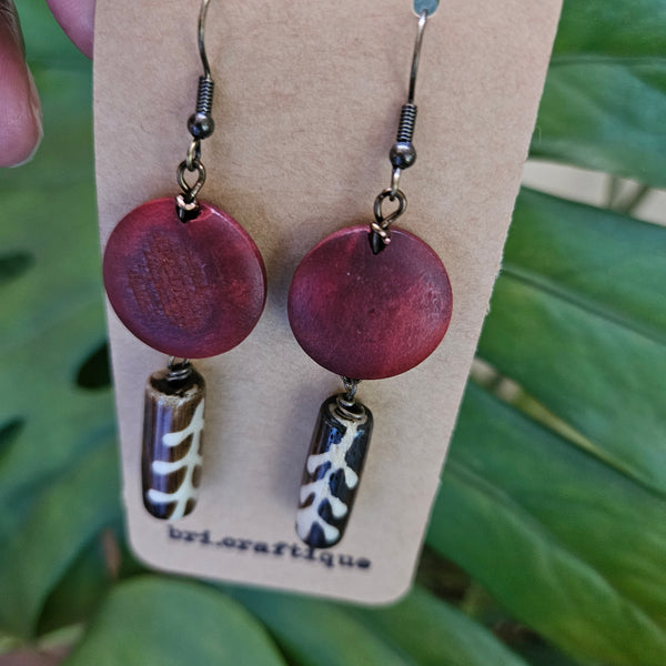 Nyekundu Dangle Earrings