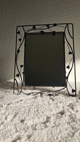 Retro Black Iron Heart Mirror