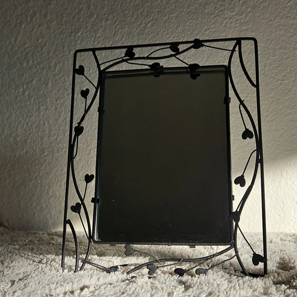 Retro Black Iron Heart Mirror