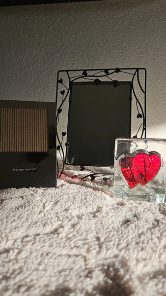 Retro Black Iron Heart Mirror
