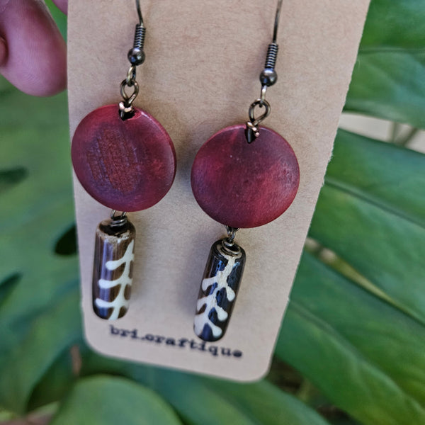 Nyekundu Dangle Earrings