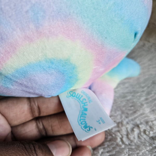 Squishmallow - Ter the Narwhal 7" Plushie (Rainbow Tie-Dye)